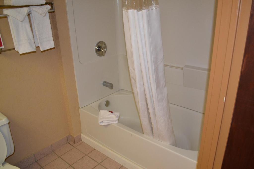 Ramada By Wyndham West Atlantic City Photo 2