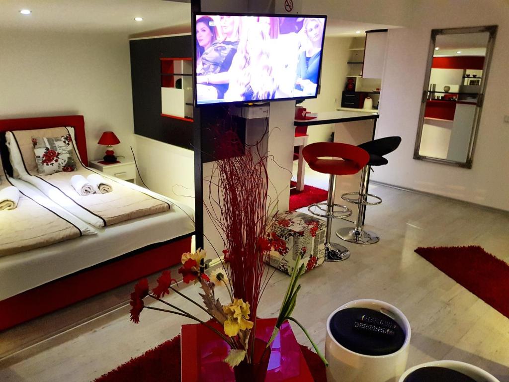 Shared lounge/TV area