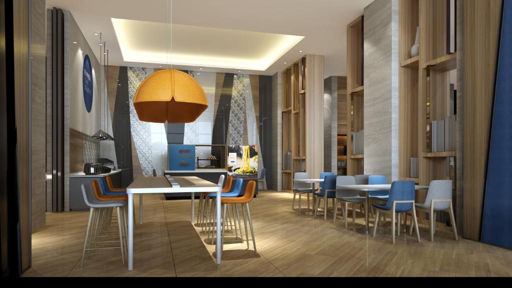 Holiday Inn Express Kaifeng City Center photo