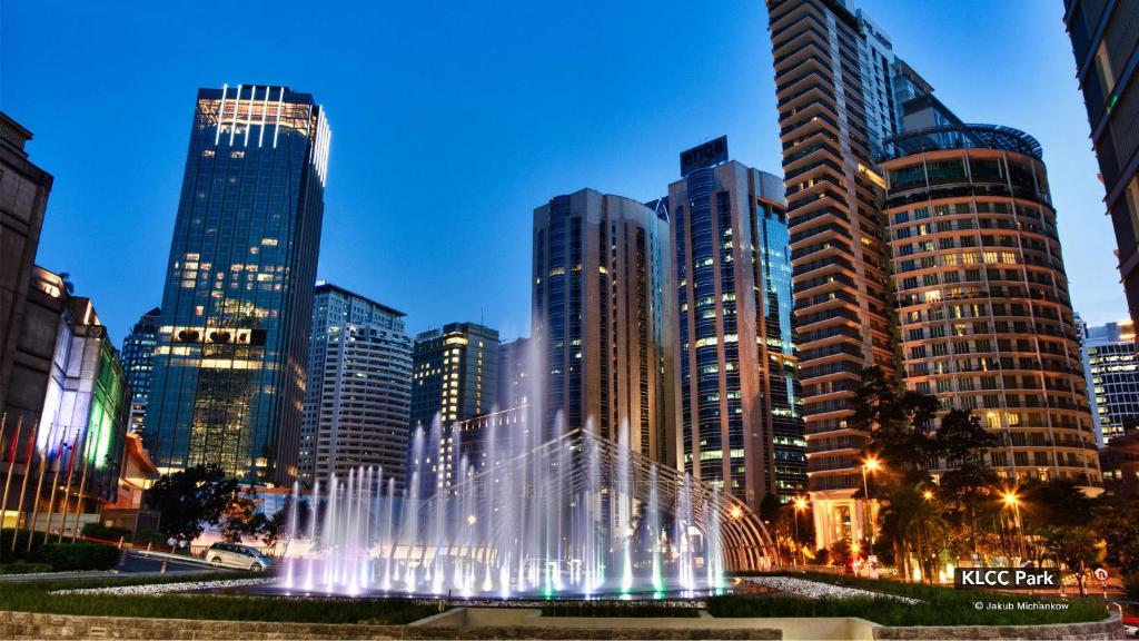 세리아 호텔 부킷 빈탕의 간결한 로비나 객실