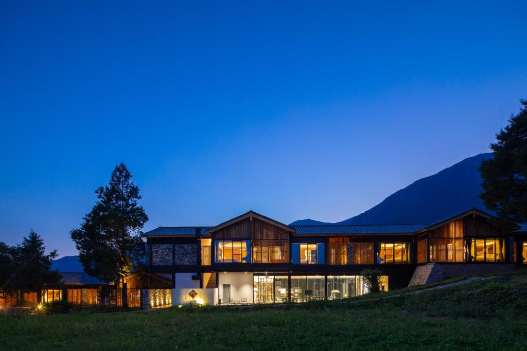 The Rock Hotel — Hotel in Lijiang