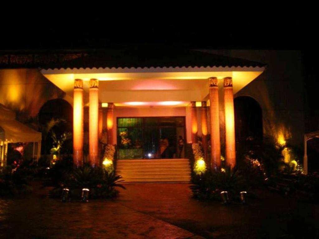 Entrance, Hotel Las Caobas in San Francisco De Macorís