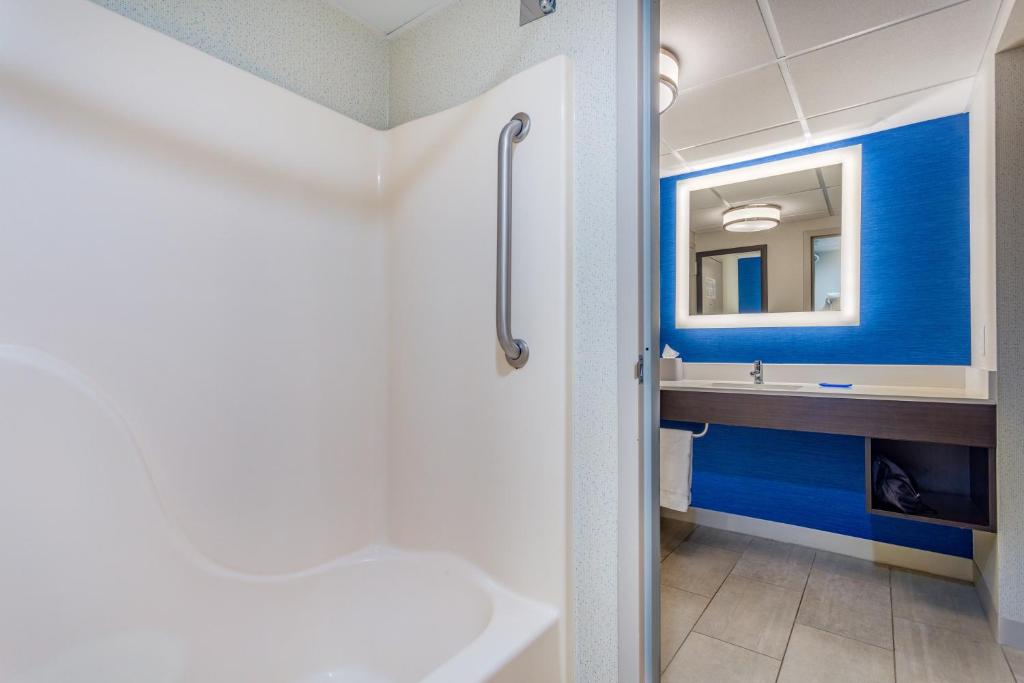 Holiday Inn Express Ramsey Mahwah photo