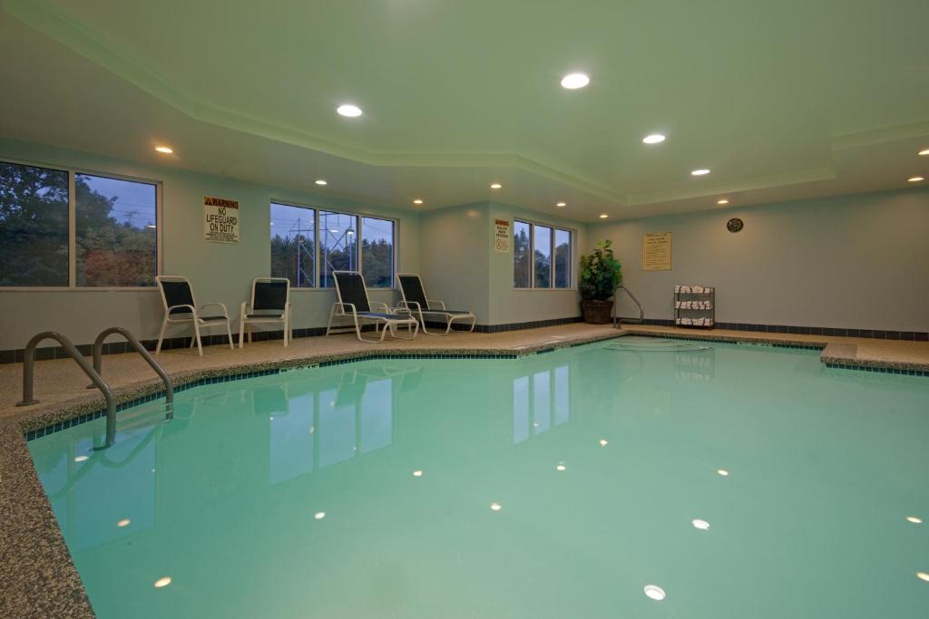 Holiday Inn Express Hotel & Suites Rochester photo