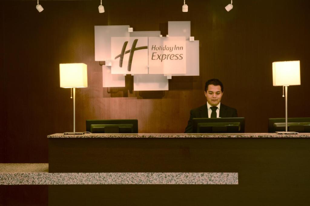 Holiday Inn Express Toluca Photo 3