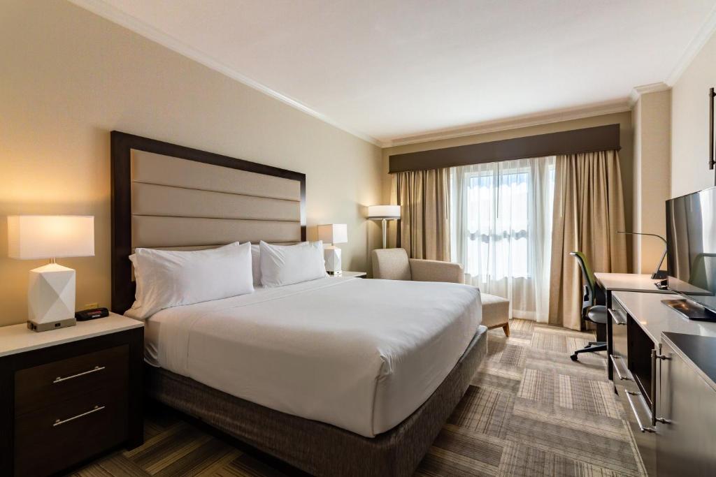 Holiday Inn Express Savannah-Historic District Photo 1