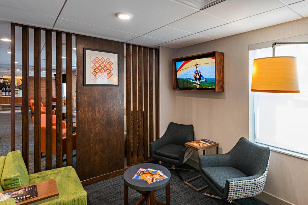 Holiday Inn Express Peoria North - Glendale photo