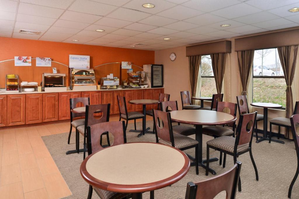 Holiday Inn Express Providence-North Attleboro Photo 16