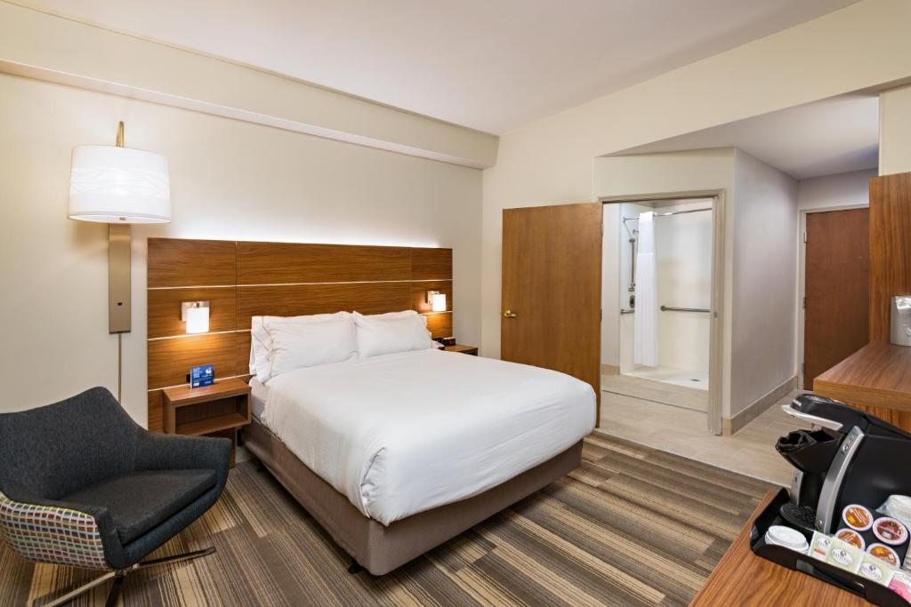 Holiday Inn Express Peoria North - Glendale photo