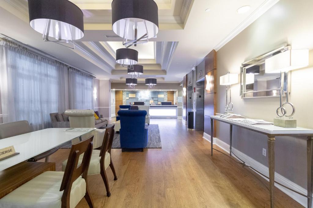 Holiday Inn Express Savannah-Historic District Photo 3