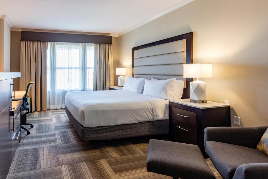 Holiday Inn Express Savannah-Historic District Photo 4