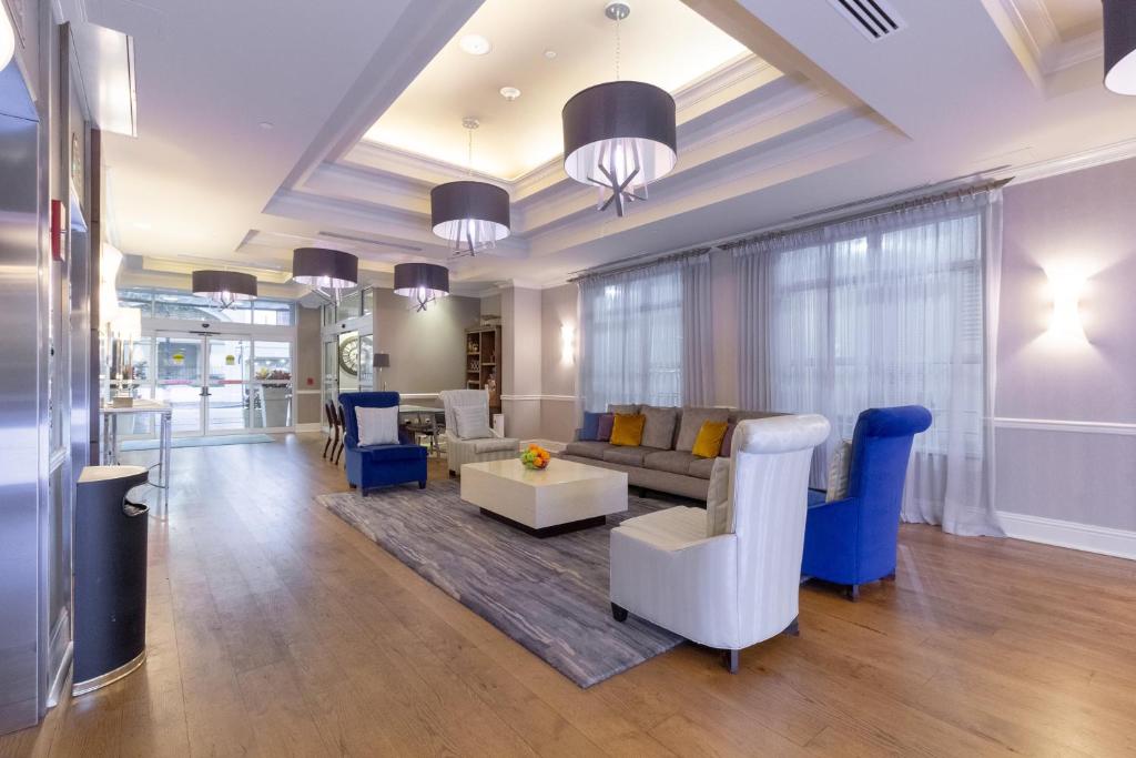 Holiday Inn Express Savannah-Historic District Photo 8