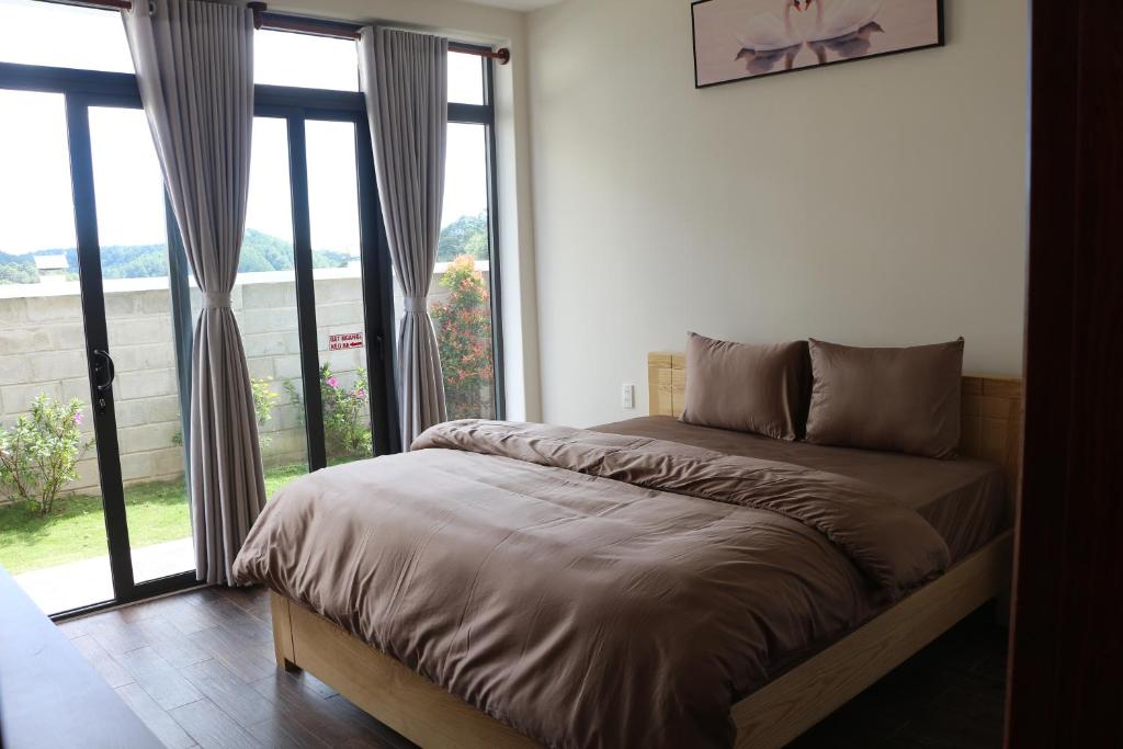 Garden View Villa Đa Lat - 8 Rooms — Hotel in Dalat