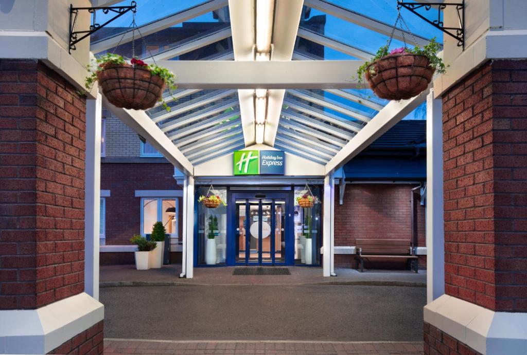 Holiday Inn Express Strathclyde Park M74, Jct 5 photo