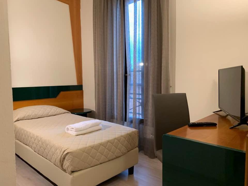 HOTEL DOZZA photo