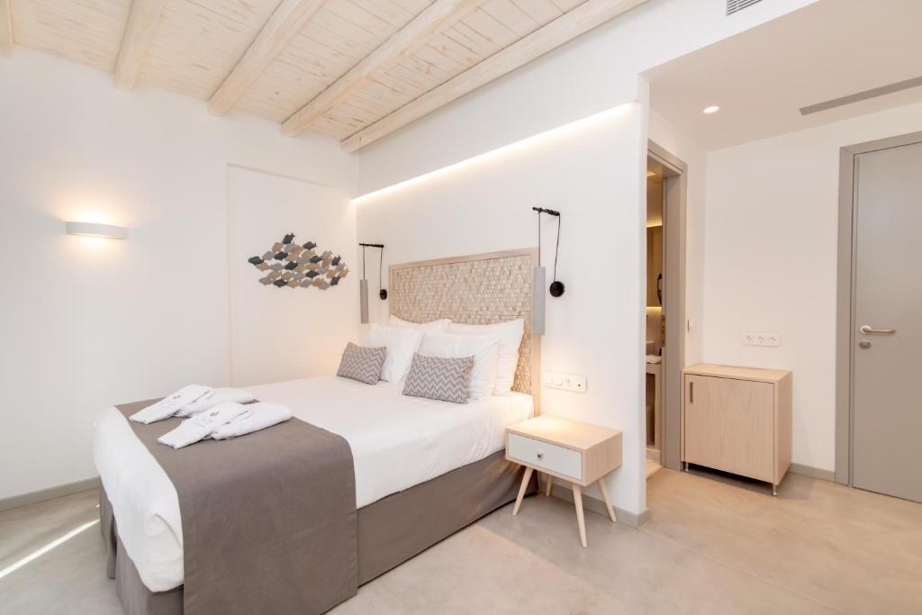 Lithos Luxury Suites photo