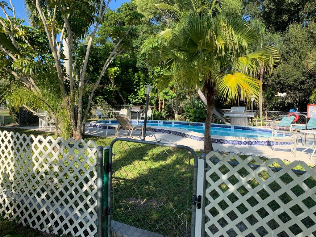 Conty's Motel — Hotel in Naples (FL)