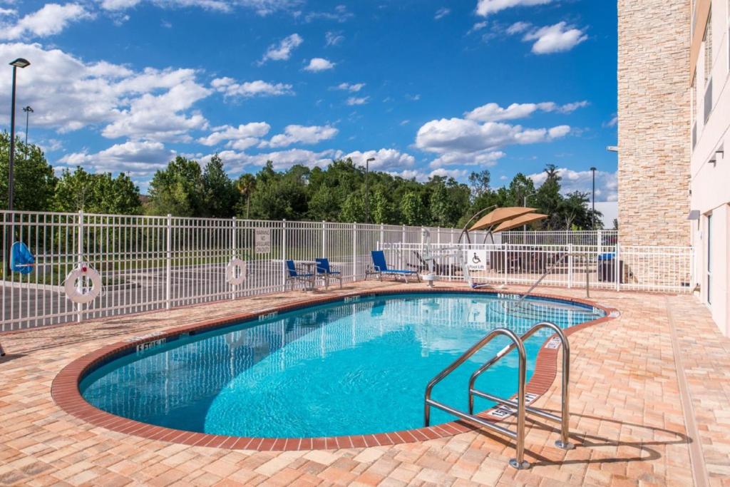 Holiday Inn Express & Suites Tampa North - Wesley Chapel photo