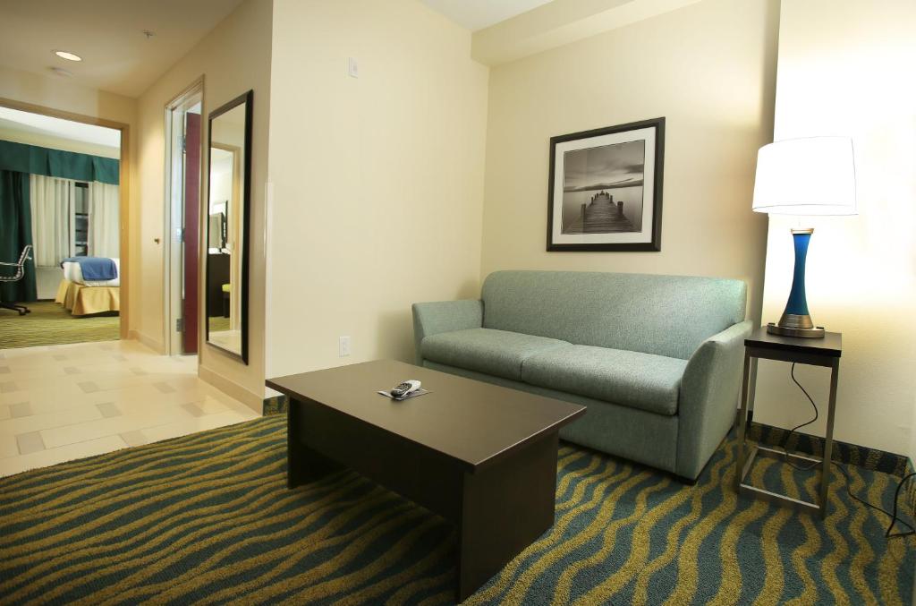Holiday Inn Express & Suites Southport - Oak Island Area photo