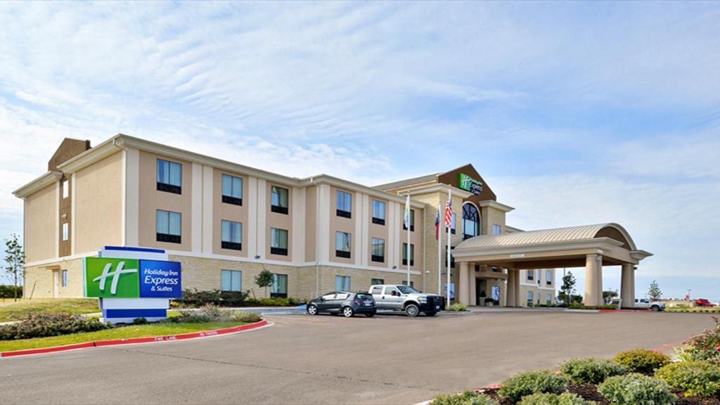 Holiday Inn Express and Suites Schulenburg photo