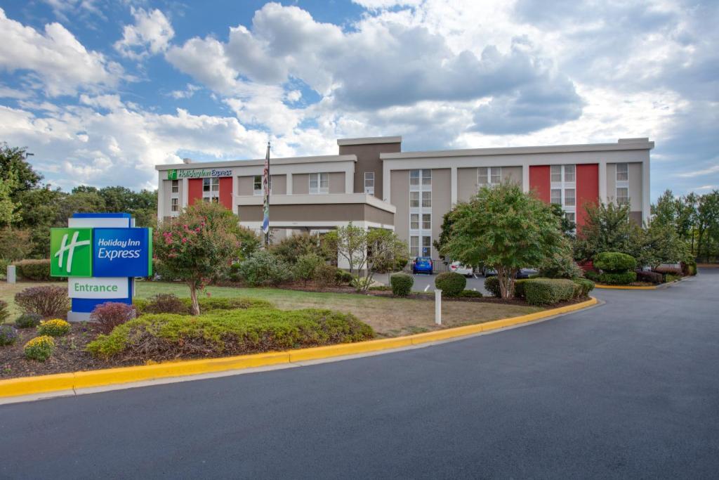 Holiday Inn Express Washington DC East- Andrews AFB photo