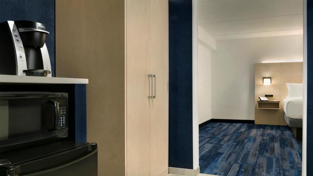 Holiday Inn Express Williamsbrg Busch Gardens Area photo