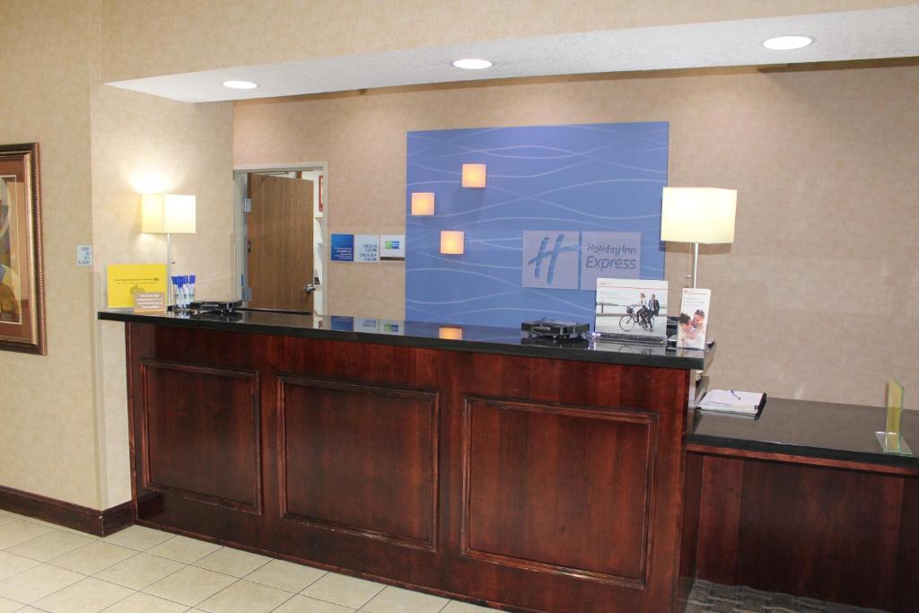 Holiday Inn Express & Suites Kansas City - Liberty (HWY 152) Photo 8