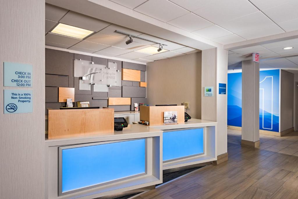 Holiday Inn Express Peoria North - Glendale photo