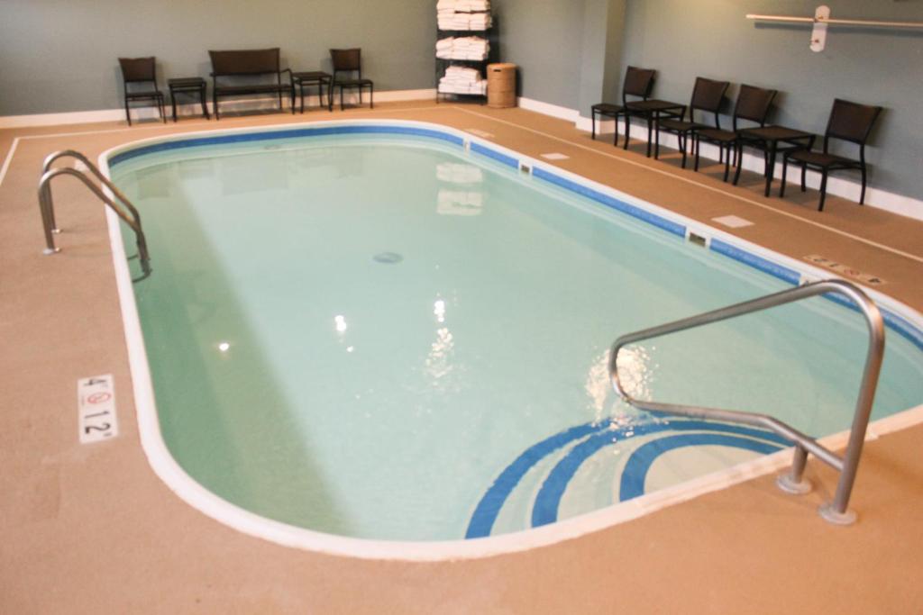 Holiday Inn Express Osage Beach - Lake of the Ozarks photo
