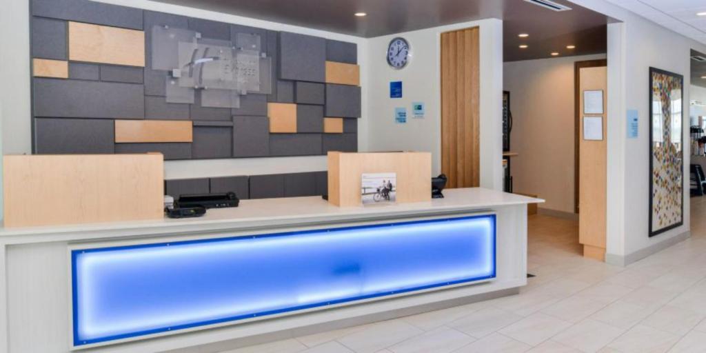 Holiday Inn Express Alliance photo