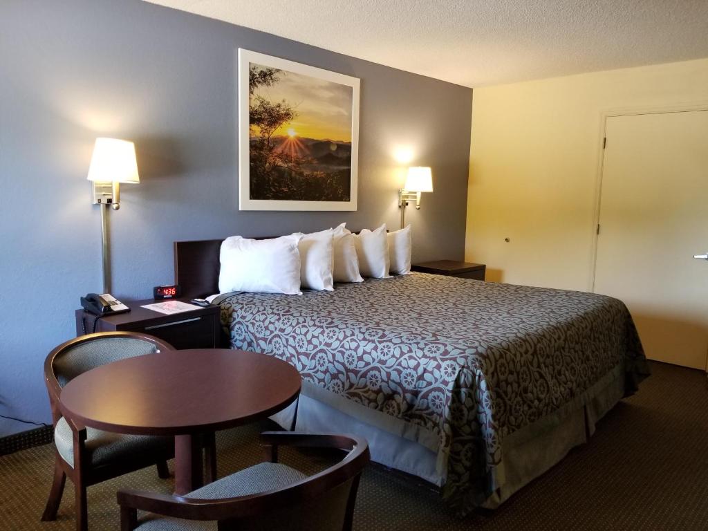 Days Inn by Wyndham Camilla photo