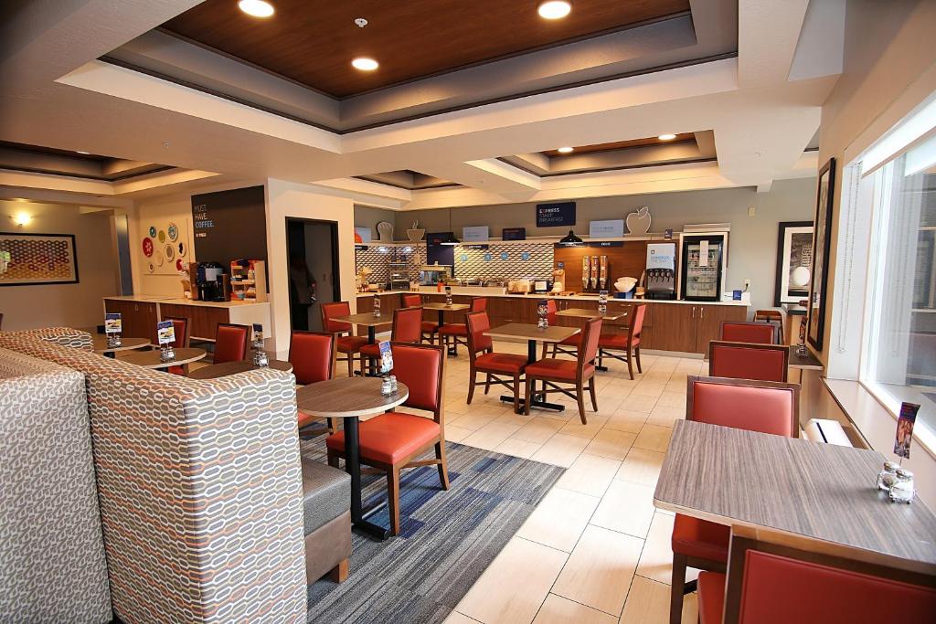 Holiday Inn Express Hotel & Suites Ashland By IHG お料理のイメージ