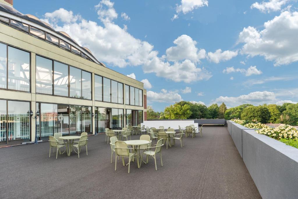 Holiday Inn Hotel And Suites Pittsfield-Berkshires photo