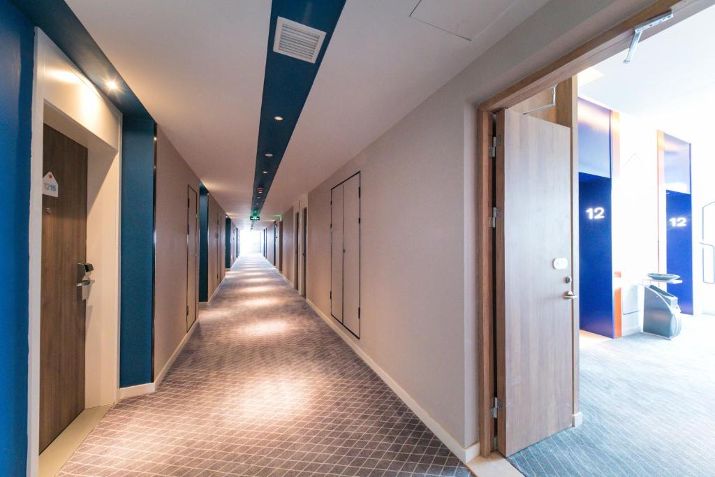 Holiday Inn Express Shanghai Tangzhen photo