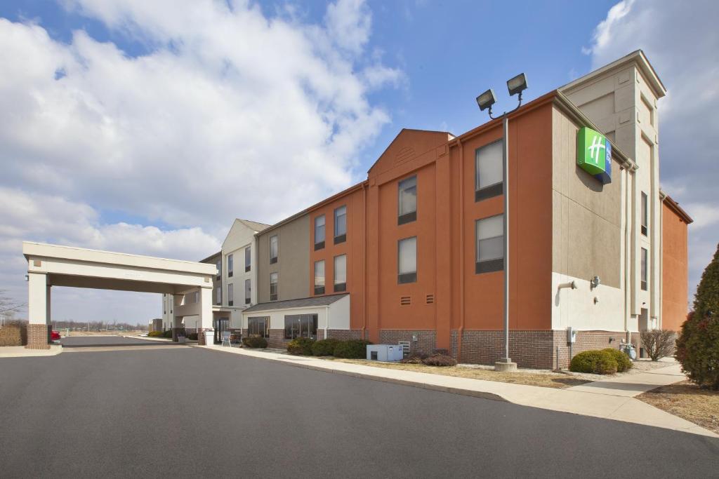Holiday Inn Express Tiffin photo