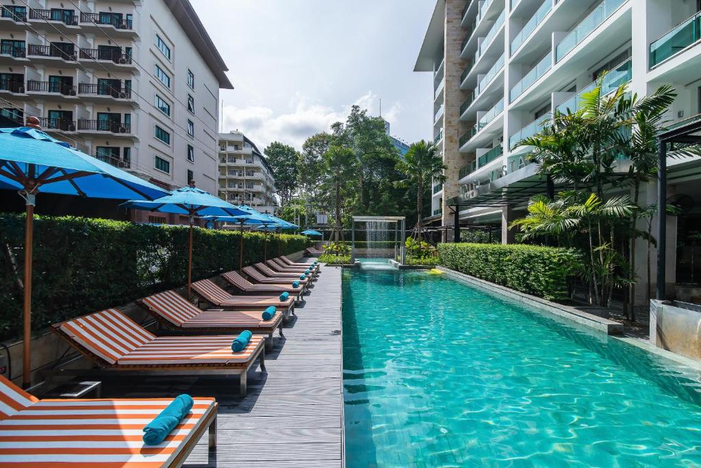 Swimming pool