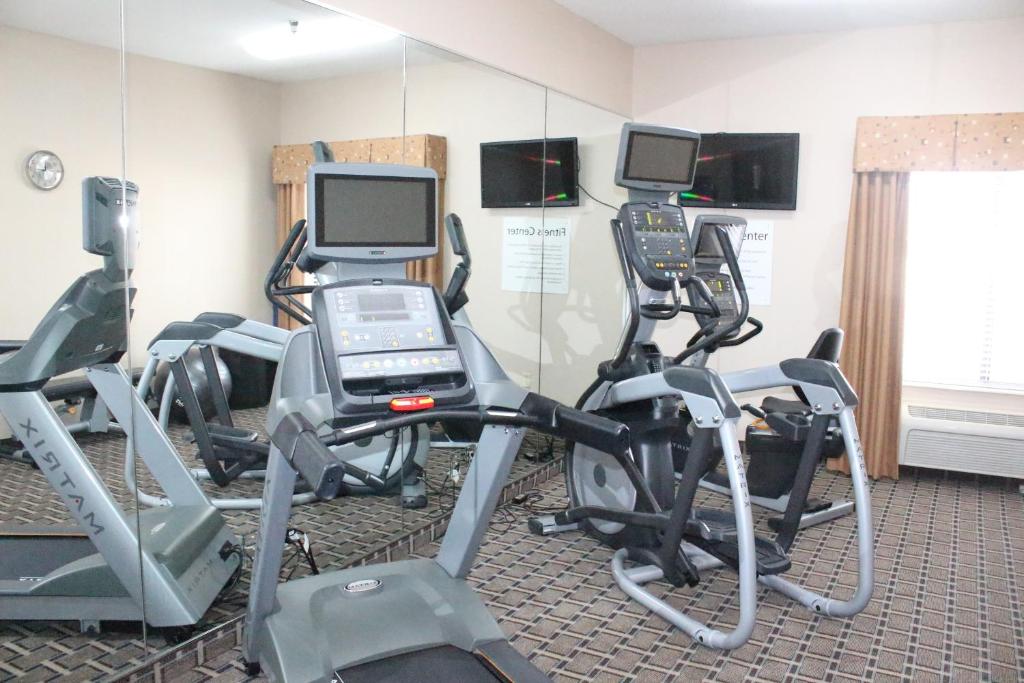 Holiday Inn Express & Suites Kansas City - Liberty (HWY 152) Photo 12