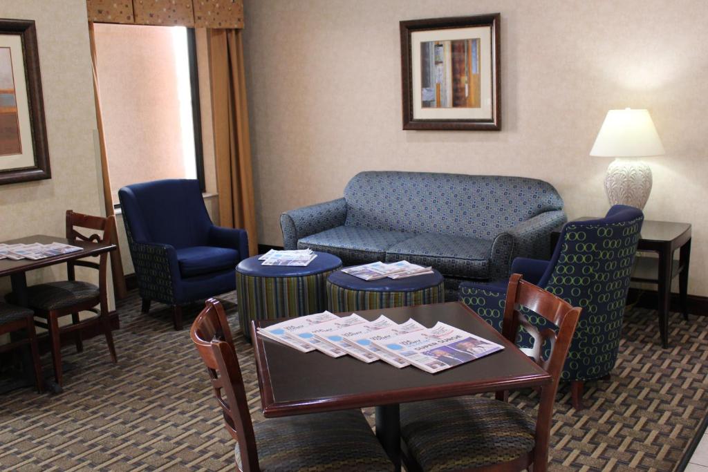 Holiday Inn Express & Suites Kansas City - Liberty (HWY 152) Photo 13