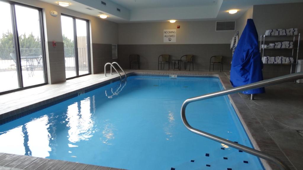 Holiday Inn Express Hotel Kansas City - Bonner Springs photo
