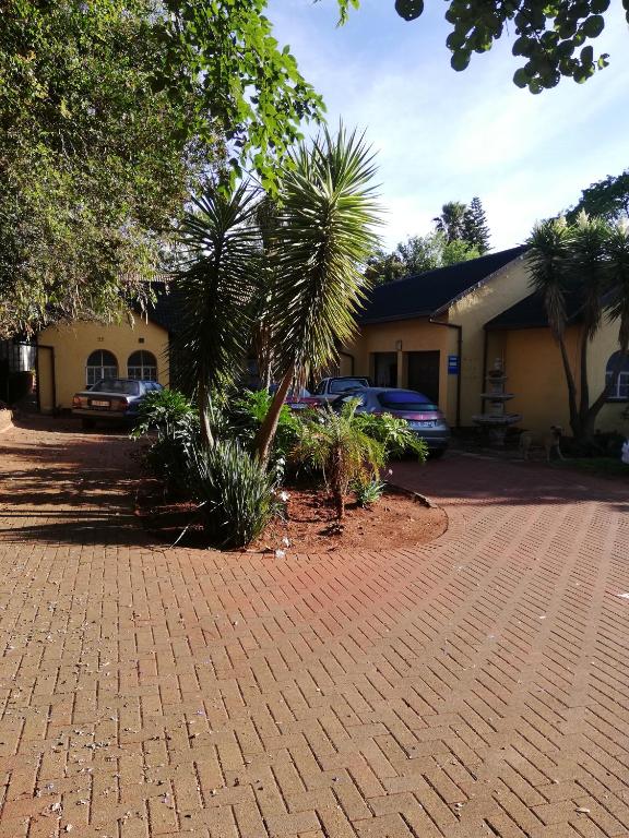 Rocky Ridge Guest House SELF Catering - No alcohol allowed photo
