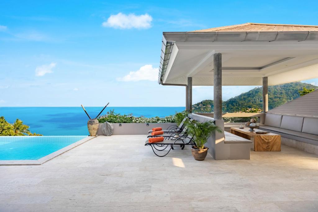 Luxury SeaView Villa -Double Infinity Pools-20 Persons photo
