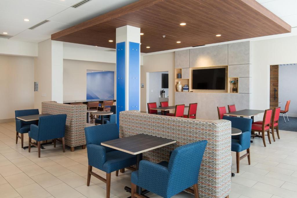 Holiday Inn Express Visalia - Sequoia Gateway Area By IHG お料理のイメージ