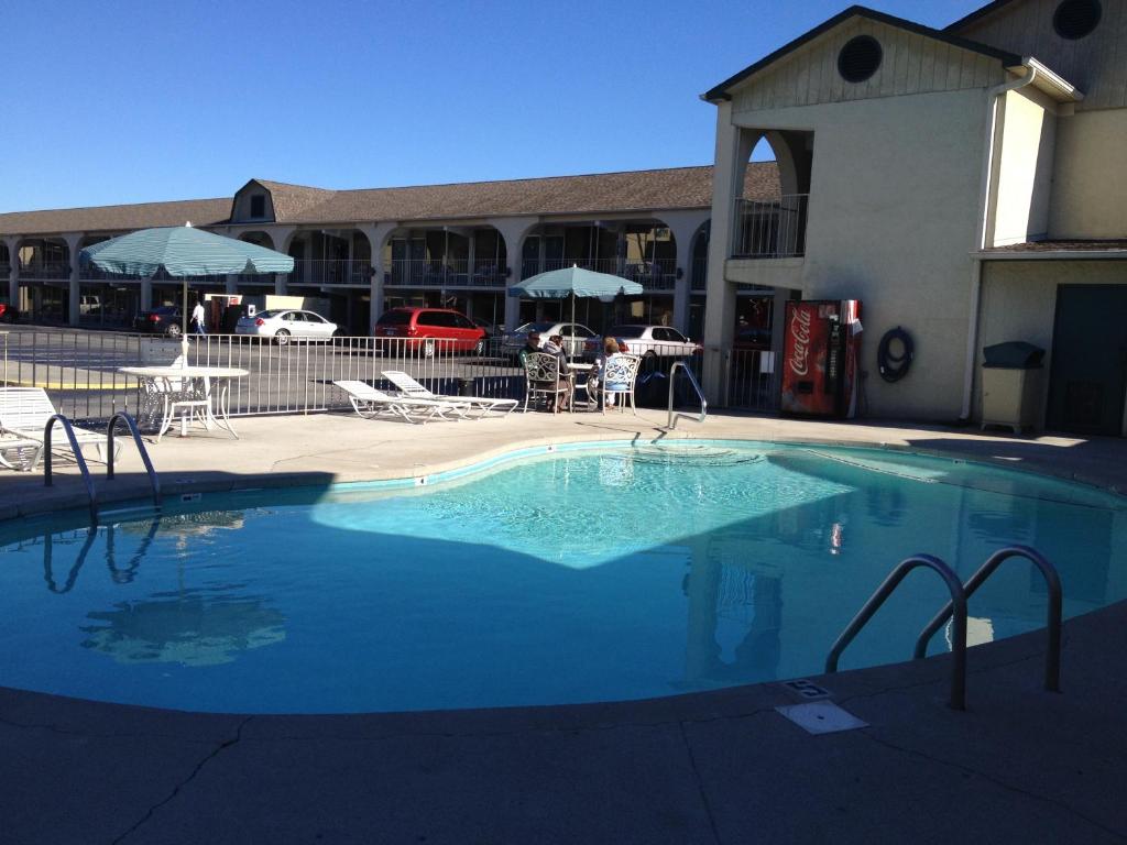 Swimming pool, Conner Hill Motor Lodge in Pigeon Forge (TN)