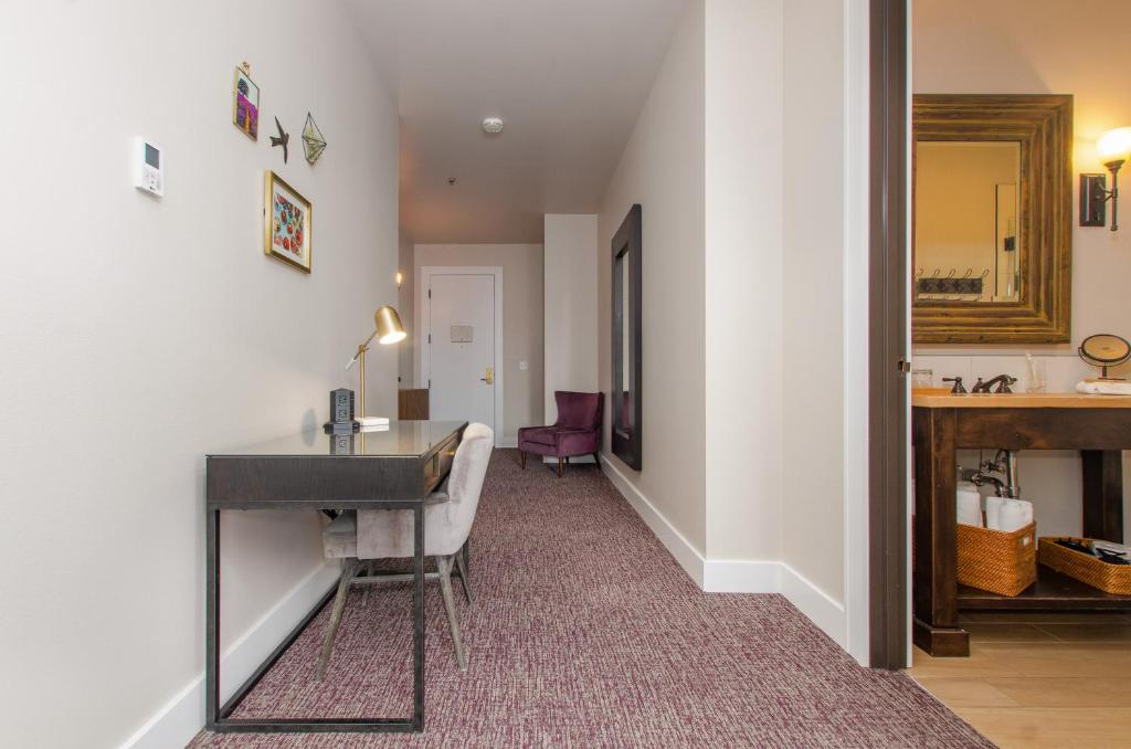 The Dundee - A Trace Hotel photo
