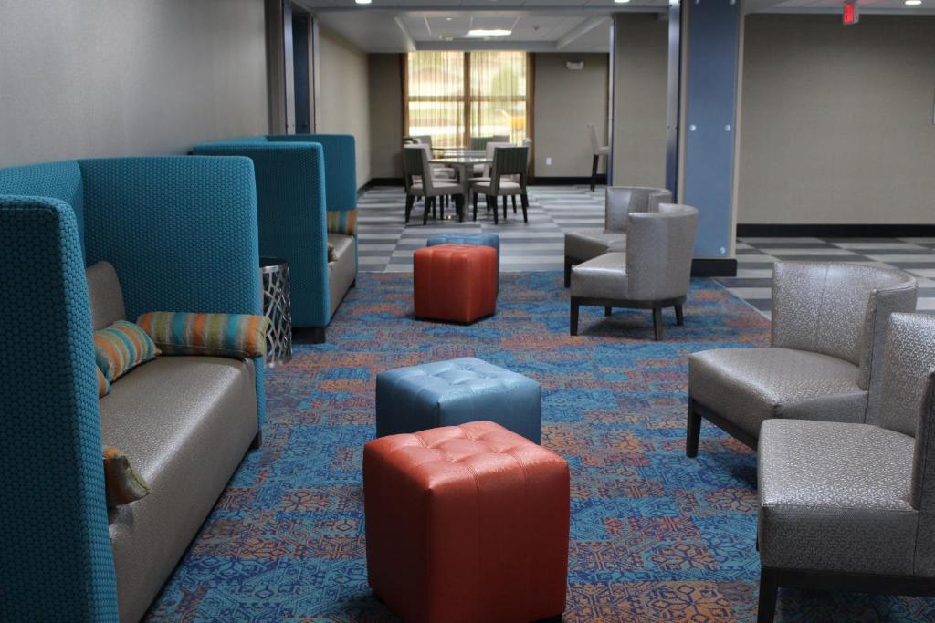 Holiday Inn Express & Suites Shawnee-Kansas City West By IHG 外観