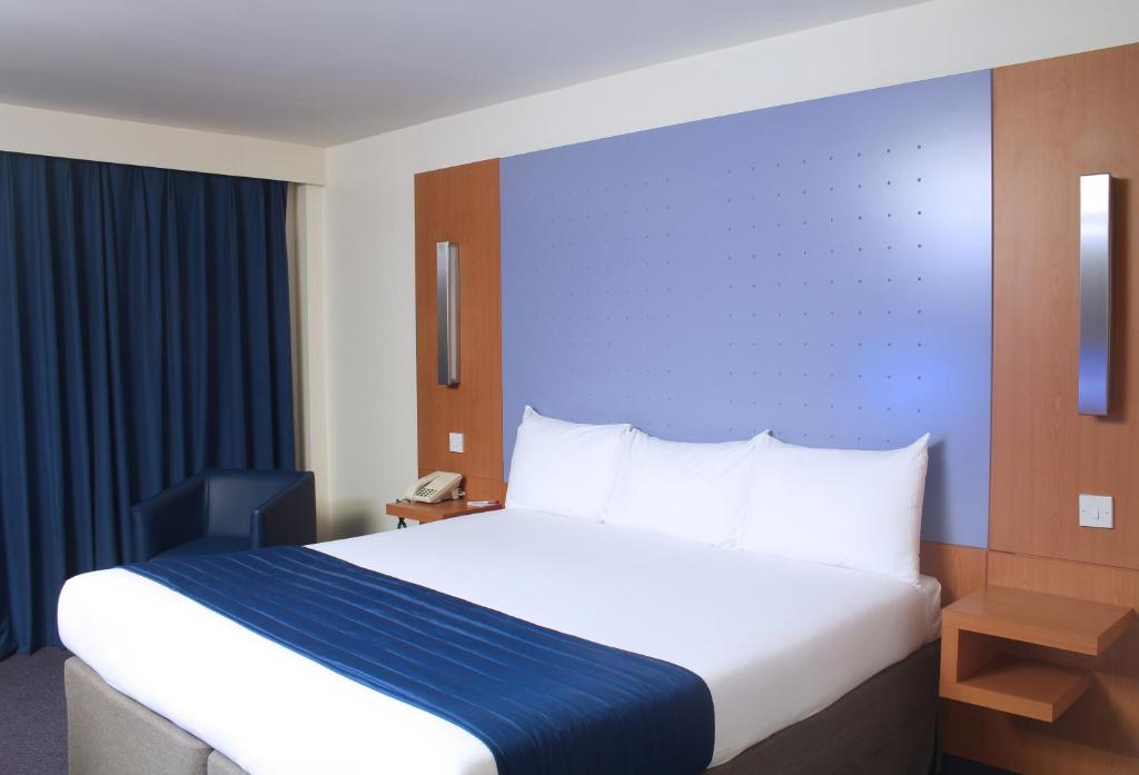 Ramada by Wyndham London North M1 photo