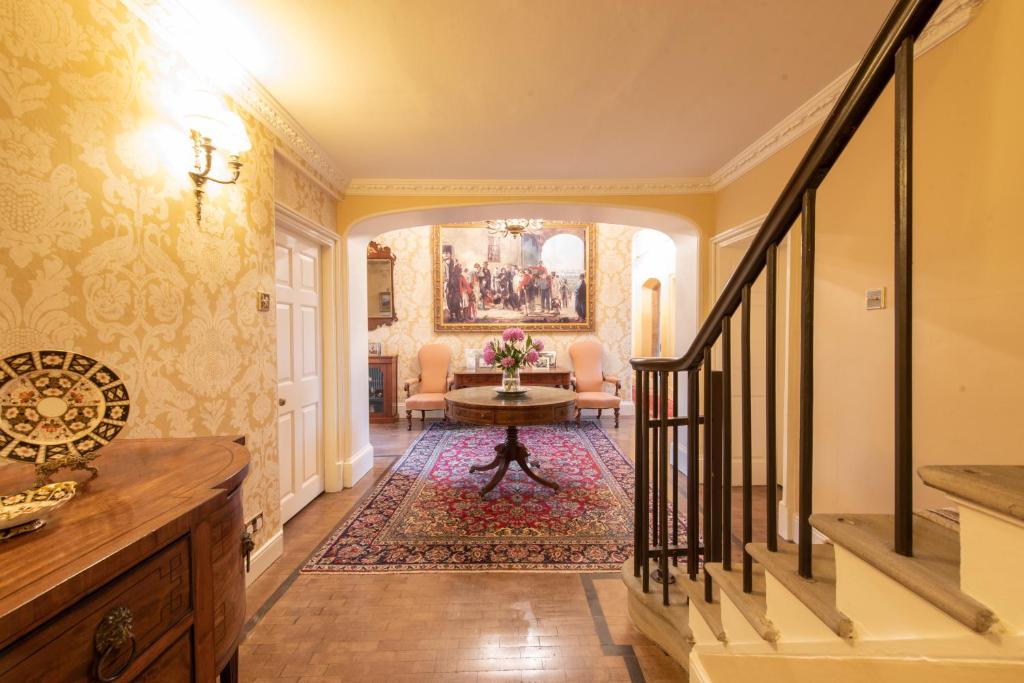 Florence Nightingale Suites at Lea Hurst フロント・ロビー