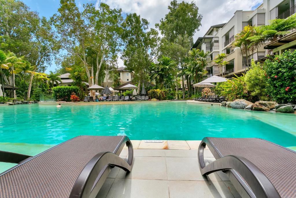 Swim Out Apartments in Triton Street Beachfront Resort Palm Cove photo