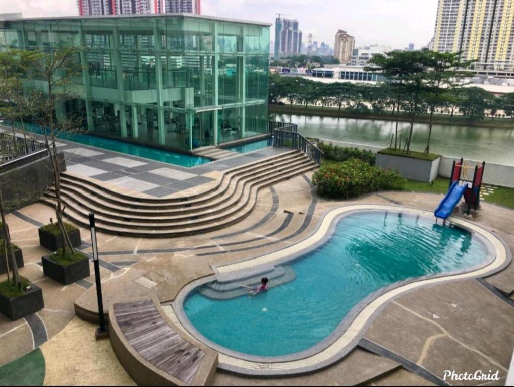Cozy Suite StarBus! Zetapark! Above Shopping Mall! FREE Wifi FREE Parking photo