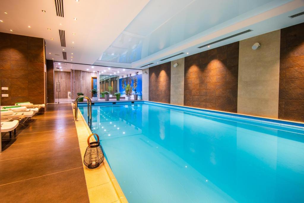 A Modern Suite Close to Gondola Ski Lift photo